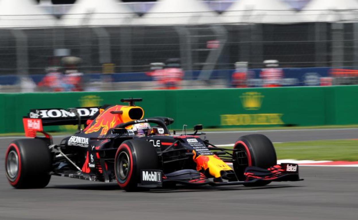 Verstappen en acción durante los entrenamientos del GP de México.