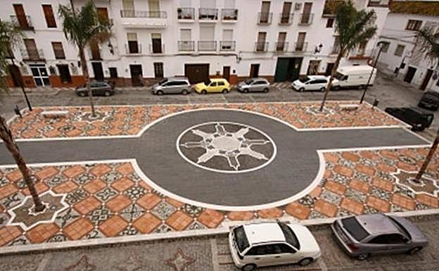 Esta plaza emblemática de Álora es semipeatonal.