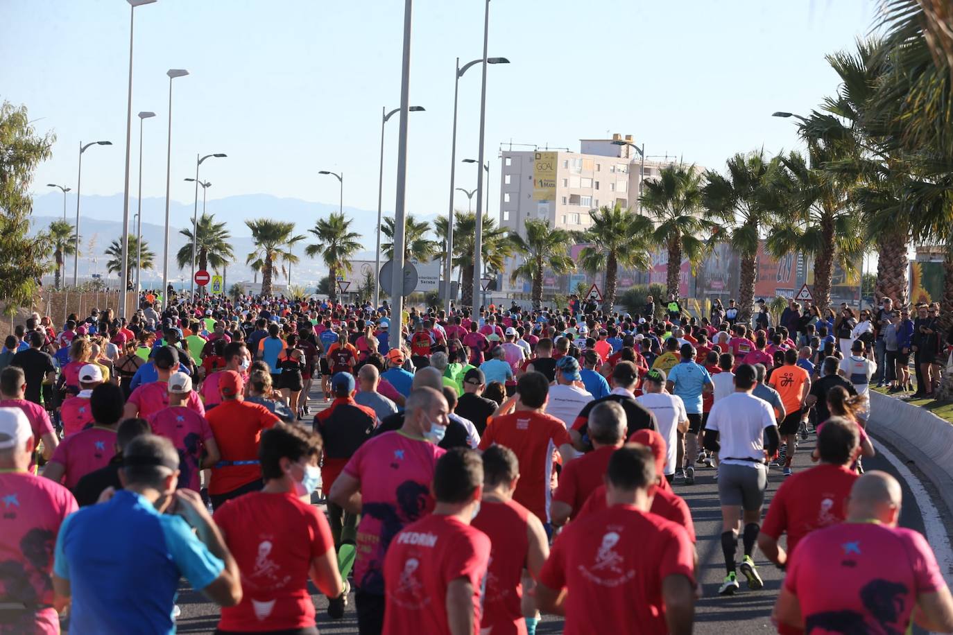 Unos 7.000 corredores estaban inscritos para recorrer las calles de la ciudad en la edición de 2021. 