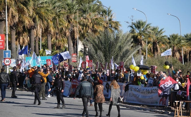 Los interinos públicos se concentran para protestar contra Sánchez