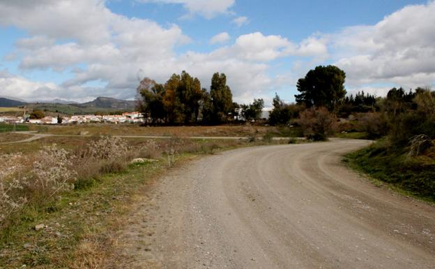 Acceso a Zalea por carril de tierra.