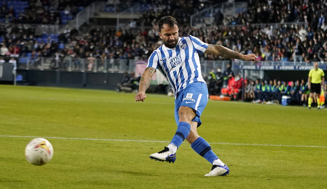 El Málaga se adelantó en el marcador con un gol de penalti 