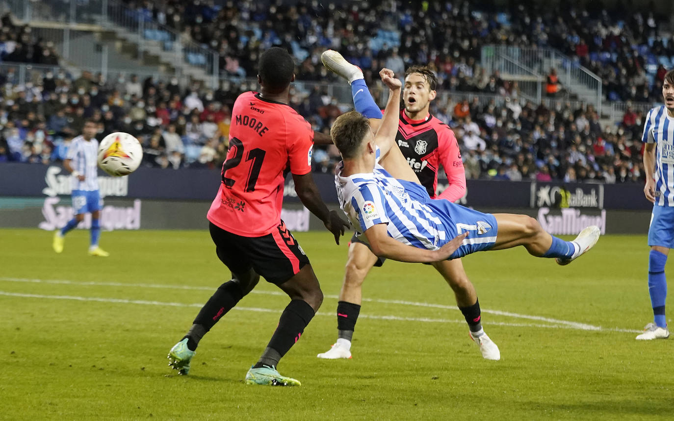 El Málaga se adelantó en el marcador con un gol de penalti 