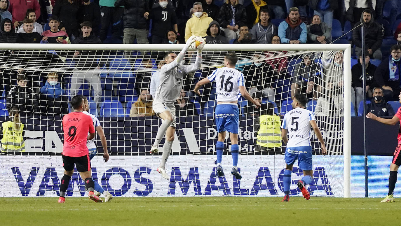 El Málaga se adelantó en el marcador con un gol de penalti 