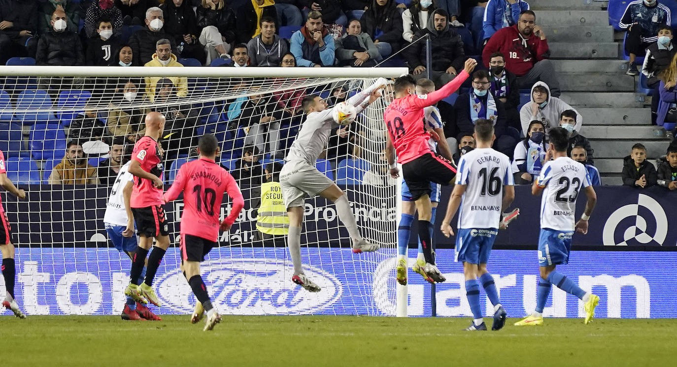 El Málaga se adelantó en el marcador con un gol de penalti 