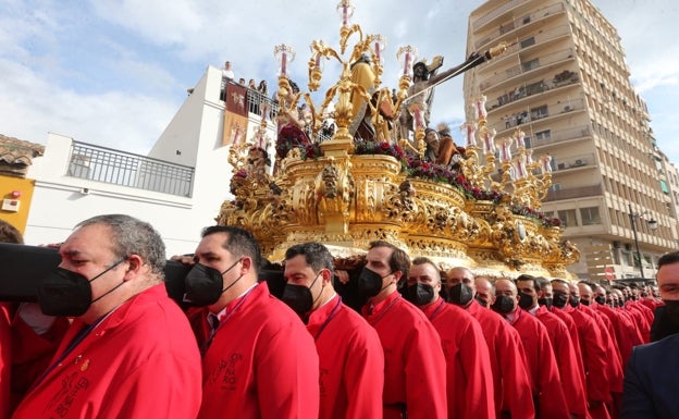 El Cristo de la Exaltación durante la procesión magna de la Agrupación de Cofradías. 
