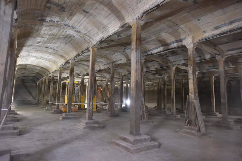 Este depósito a día de hoy da cobertura a unos 30.000 habitantes de la zona centro y este de la ciudad, abasteciendo de agua potable a los barrios del Molinillo, Segalerva, La Goleta, Centro Histórico, Ensanche y La Malagueta 