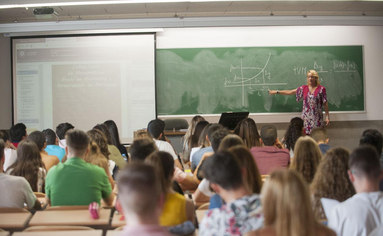 Estudiantes, en una clase en la Facultad de Comercio de la UMA. 
