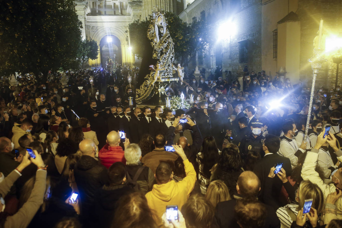 16 formaciones musicales participaron en los cortejos acompañando a las imágenes que salieron desde la Catedral 