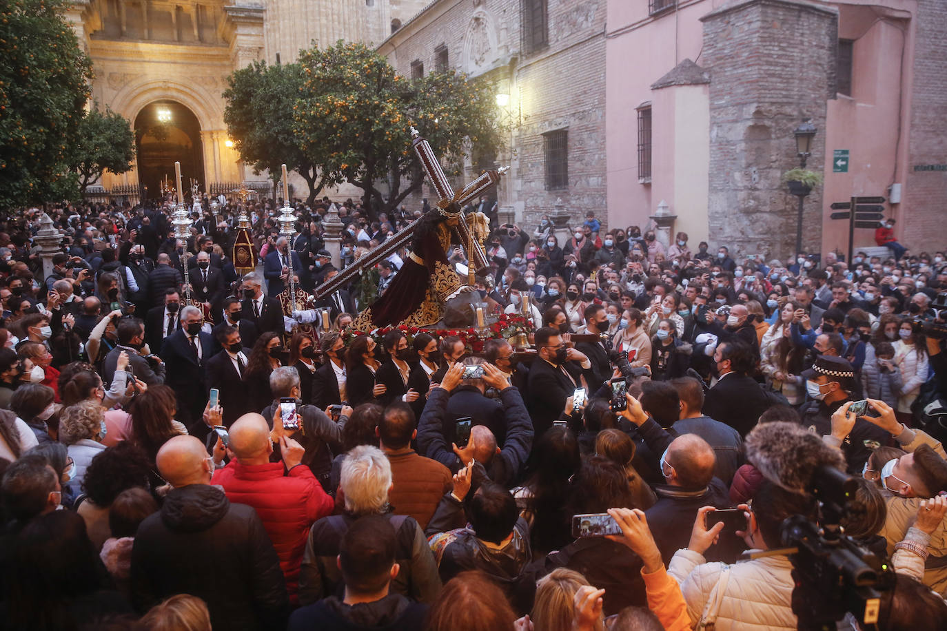 16 formaciones musicales participaron en los cortejos acompañando a las imágenes que salieron desde la Catedral 