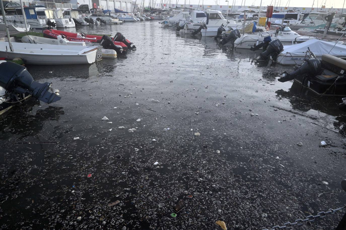 Daños causados por el temporal en las playas de Marbella y Río Verde.