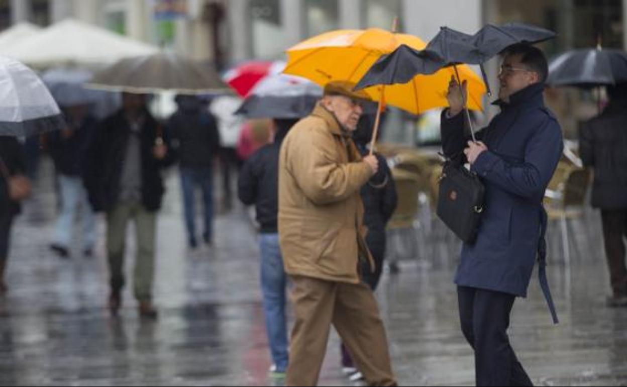 Previsión Aemet: El tiempo se complica en Andalucía: avisos por fuertes lluvias, viento y fenómenos costeros