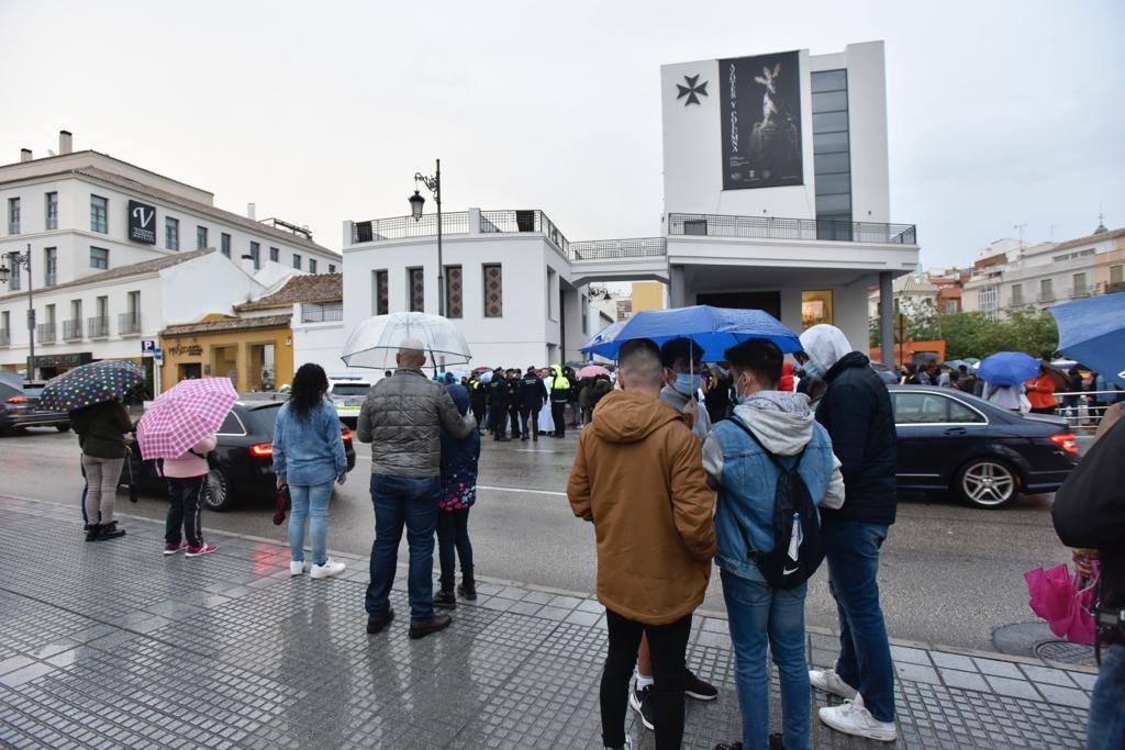 La lluvia impidió ver al trono procesionar por las calles de Málaga 