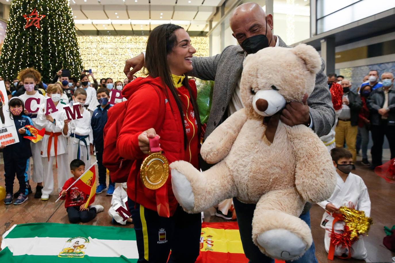 Recibimiento en su vuelta a casa a la campeona mundial María Torres. 