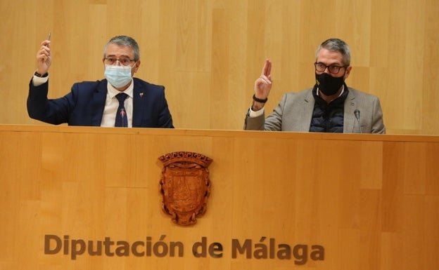 Salado y Maldonado votando juntos en uno de los puntos del día.