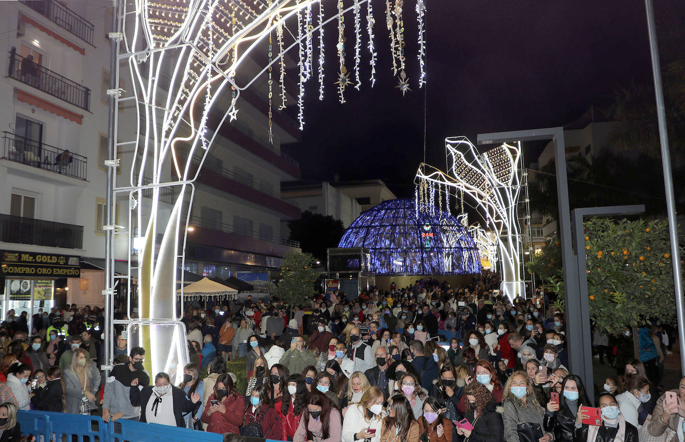 Marbella inaugura su alumbrado navideño 2021. 