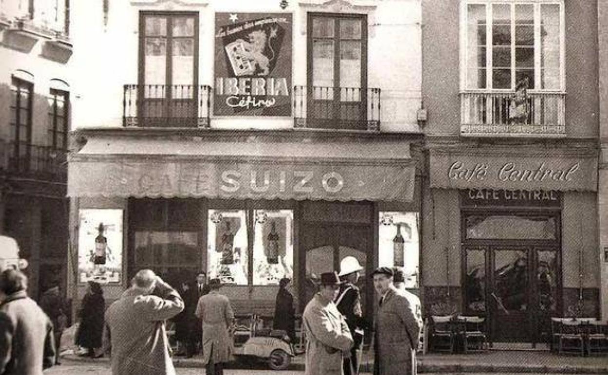 El Café Central original era más pequeño y compartía tabique con otro clásico: el Café Suizo