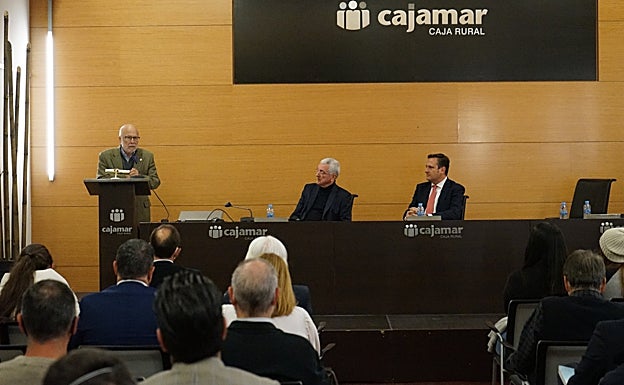 Un momento de la conferencia.SUR