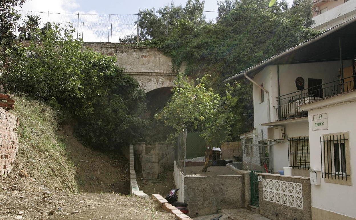 Tramo del acueducto que discurre por Mangas Verdes. 