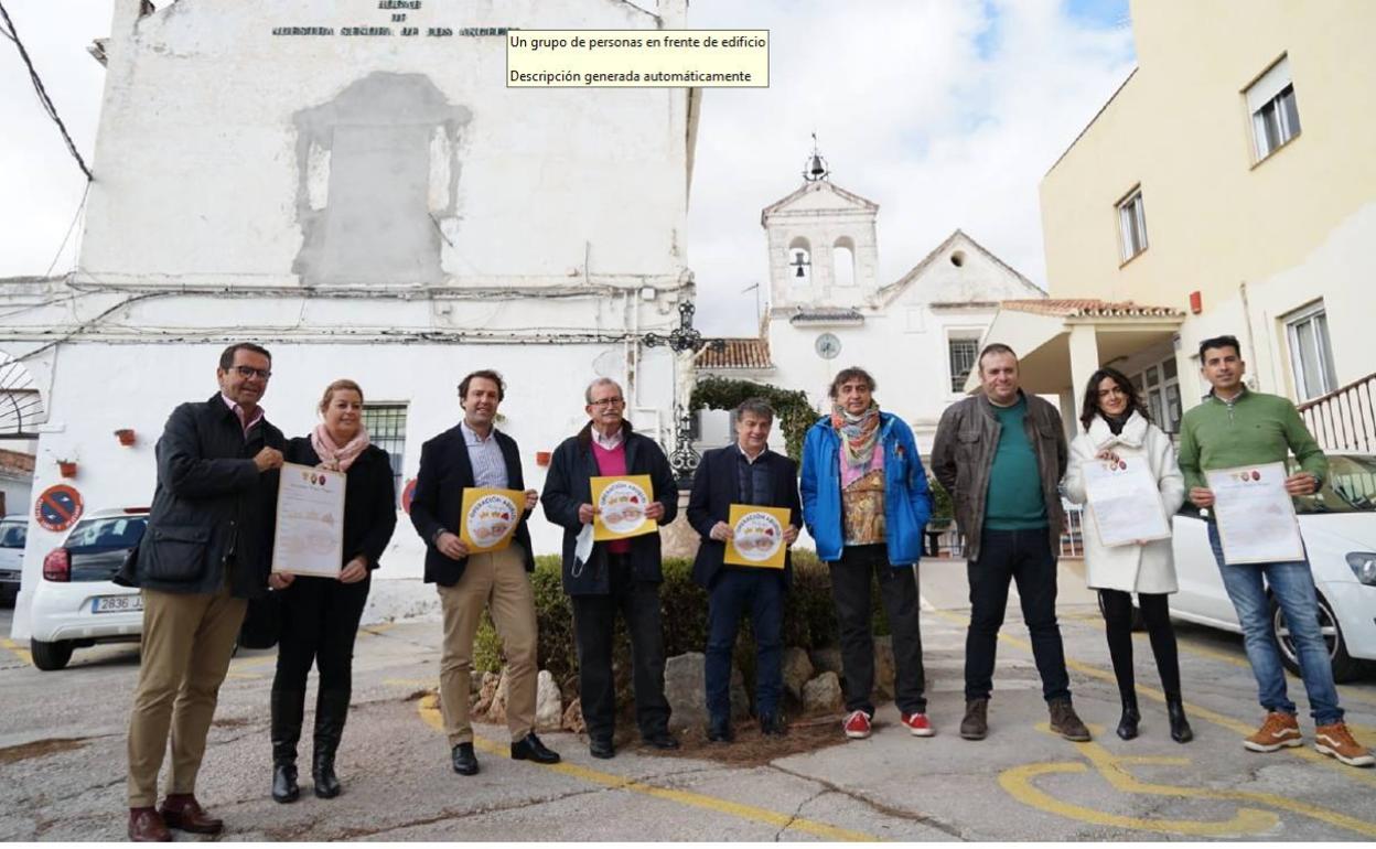 Los promotores de la iniciativa y algunos de sus colaboradores, este lunes en la presentación de la campaña