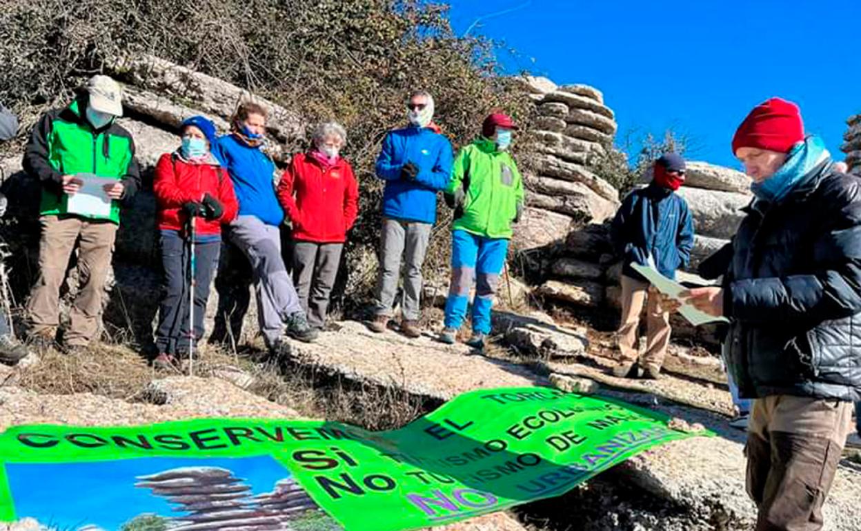 Amantes del medio ambiente se concentraron a los pies del Tornillo del paraje natural. 