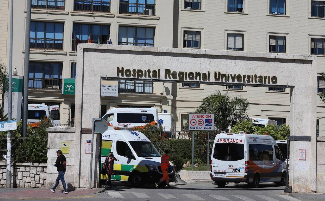 Exterior del Hospital Regional de Málaga. 