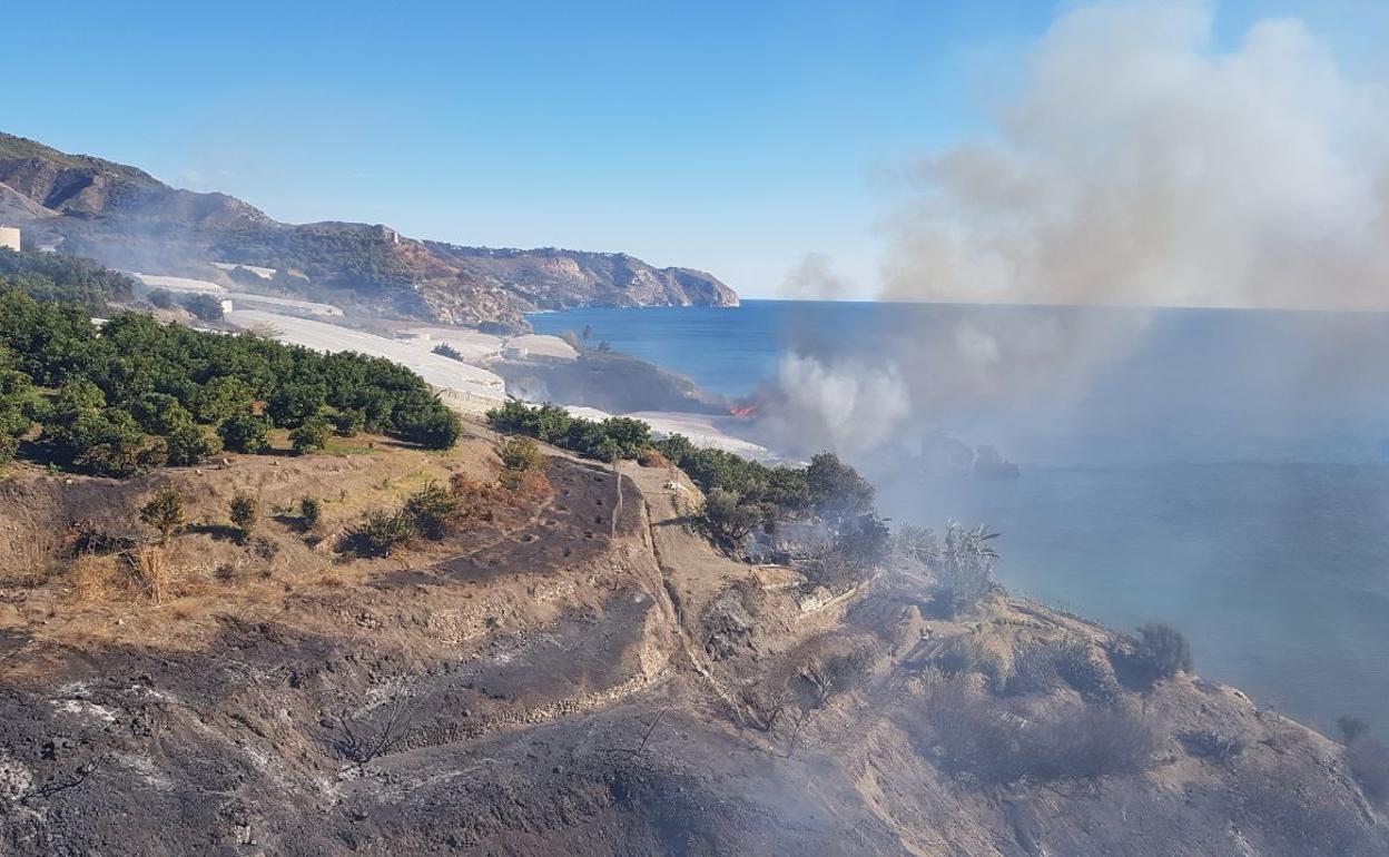 Imagen del incendio en Maro el pasado domingo. 