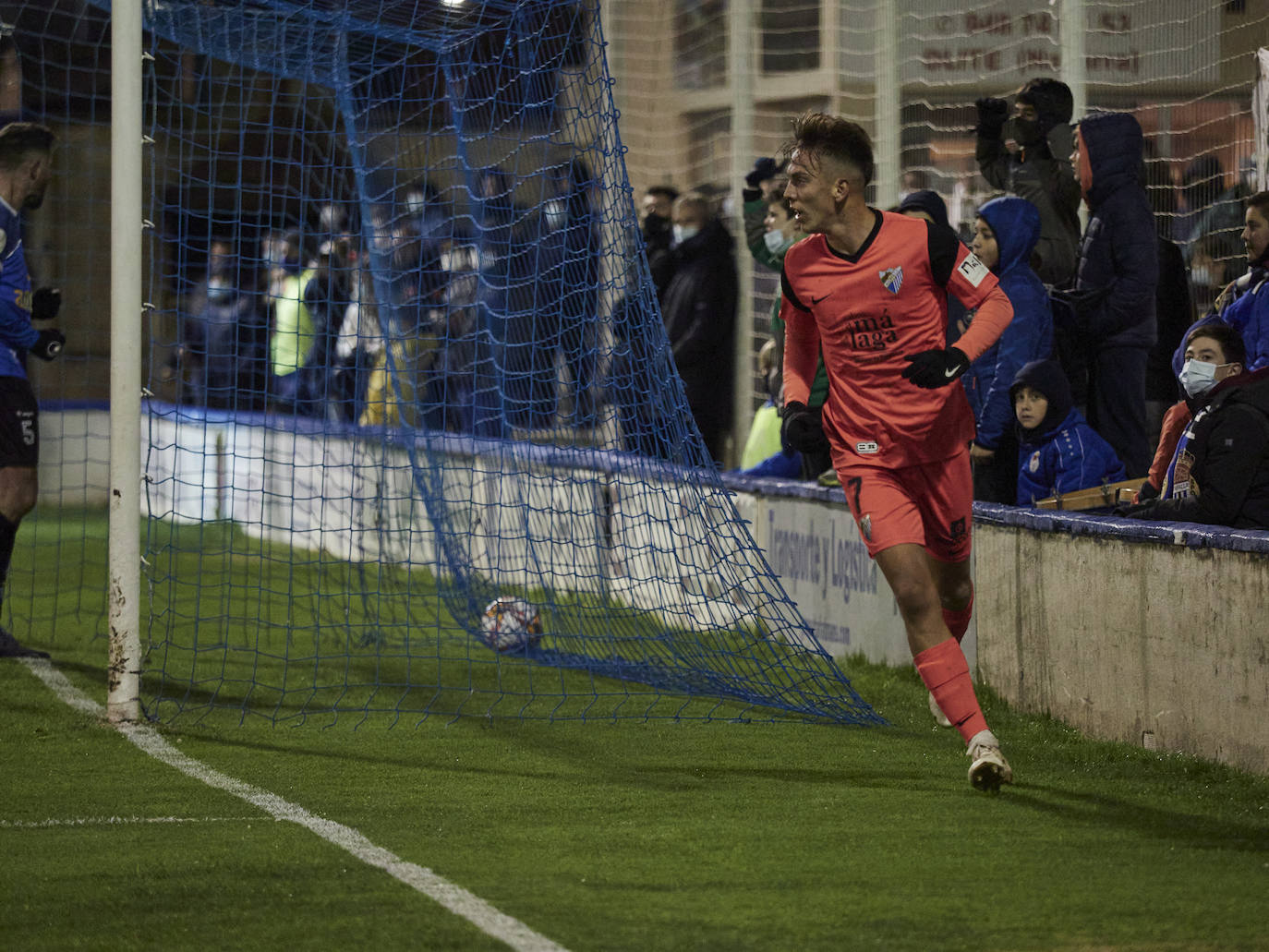 El Málaga encarriló el partido en la primera mitad con dos goles 