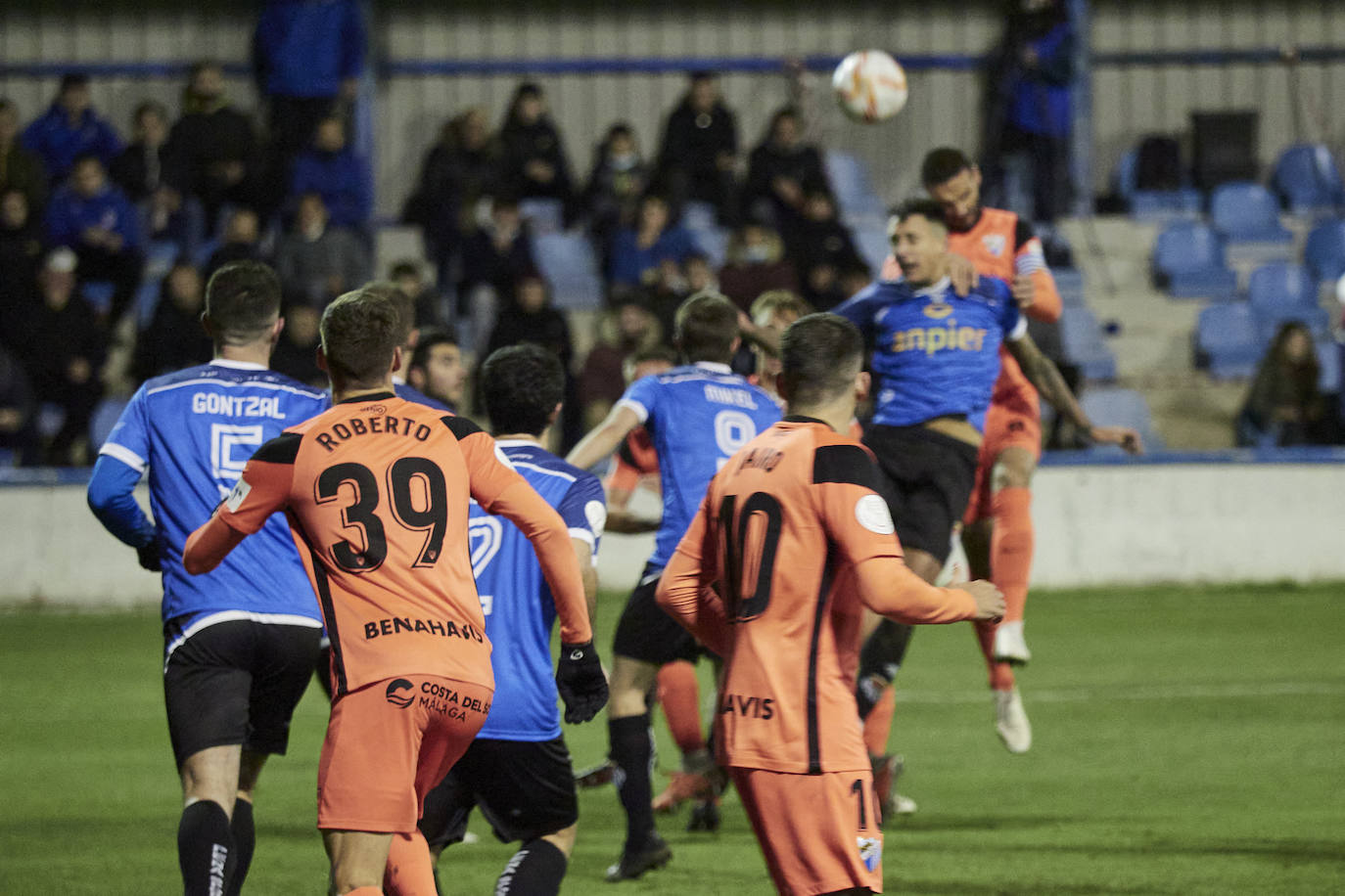 El Málaga encarriló el partido en la primera mitad con dos goles 