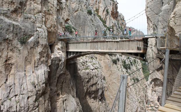 Puente colgante sobre el Desfiladero de los Gaitanes.