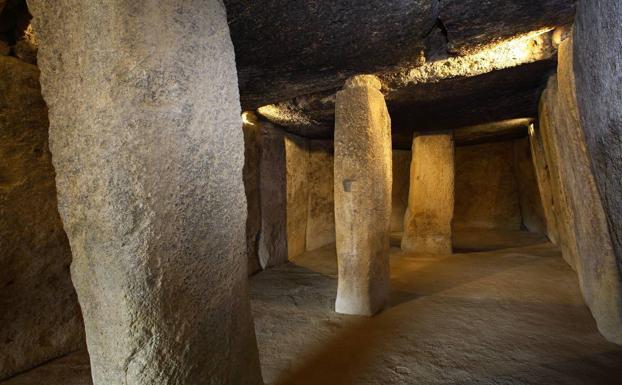 Interior del Dolmen de Menga.