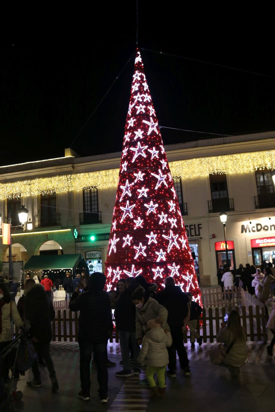 La iluminación se estrenó este viernes 