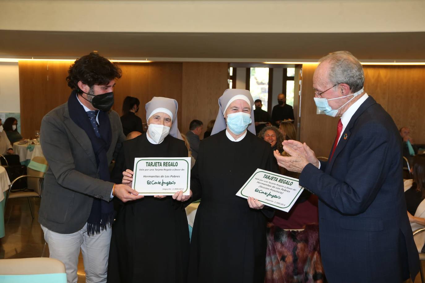 Entrega de los donativos de la tradicional campaña de tarjetas navideñas de SUR y la Fundación Unicaja