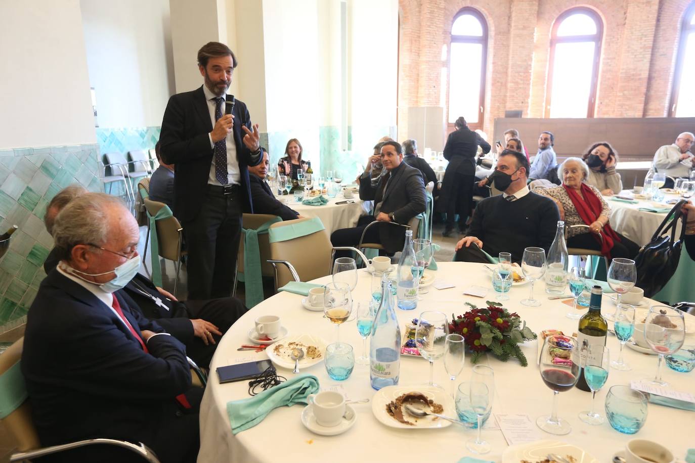 Entrega de los donativos de la tradicional campaña de tarjetas navideñas de SUR y la Fundación Unicaja