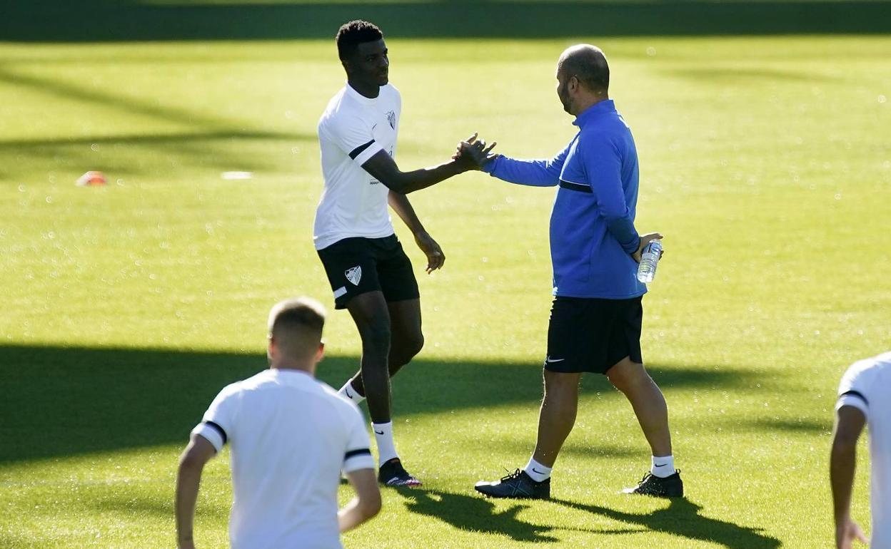 Sekou y José Alberto, antes del comienzo de un entrenamiento. 