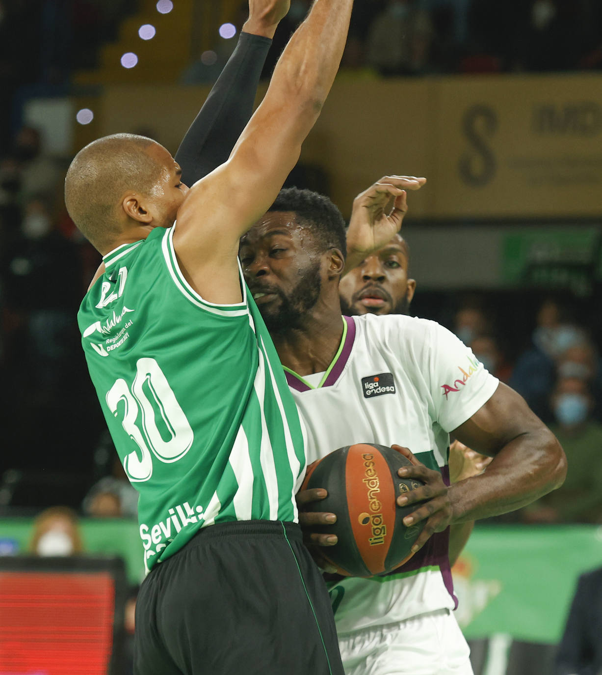 Las mejores imágenes del partido disputado este domingo en Coosur Betis y Unicaja