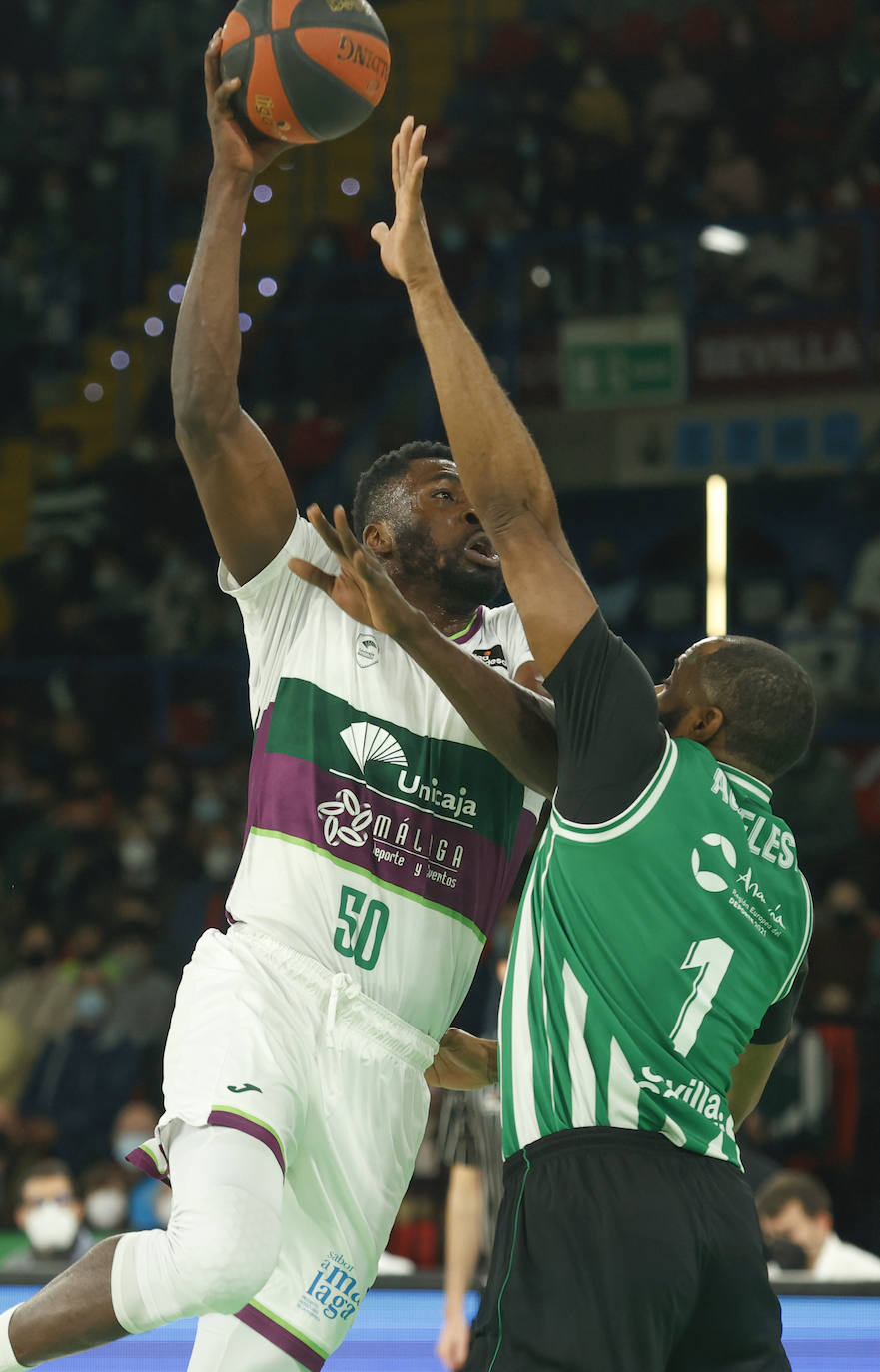 Las mejores imágenes del partido disputado este domingo en Coosur Betis y Unicaja