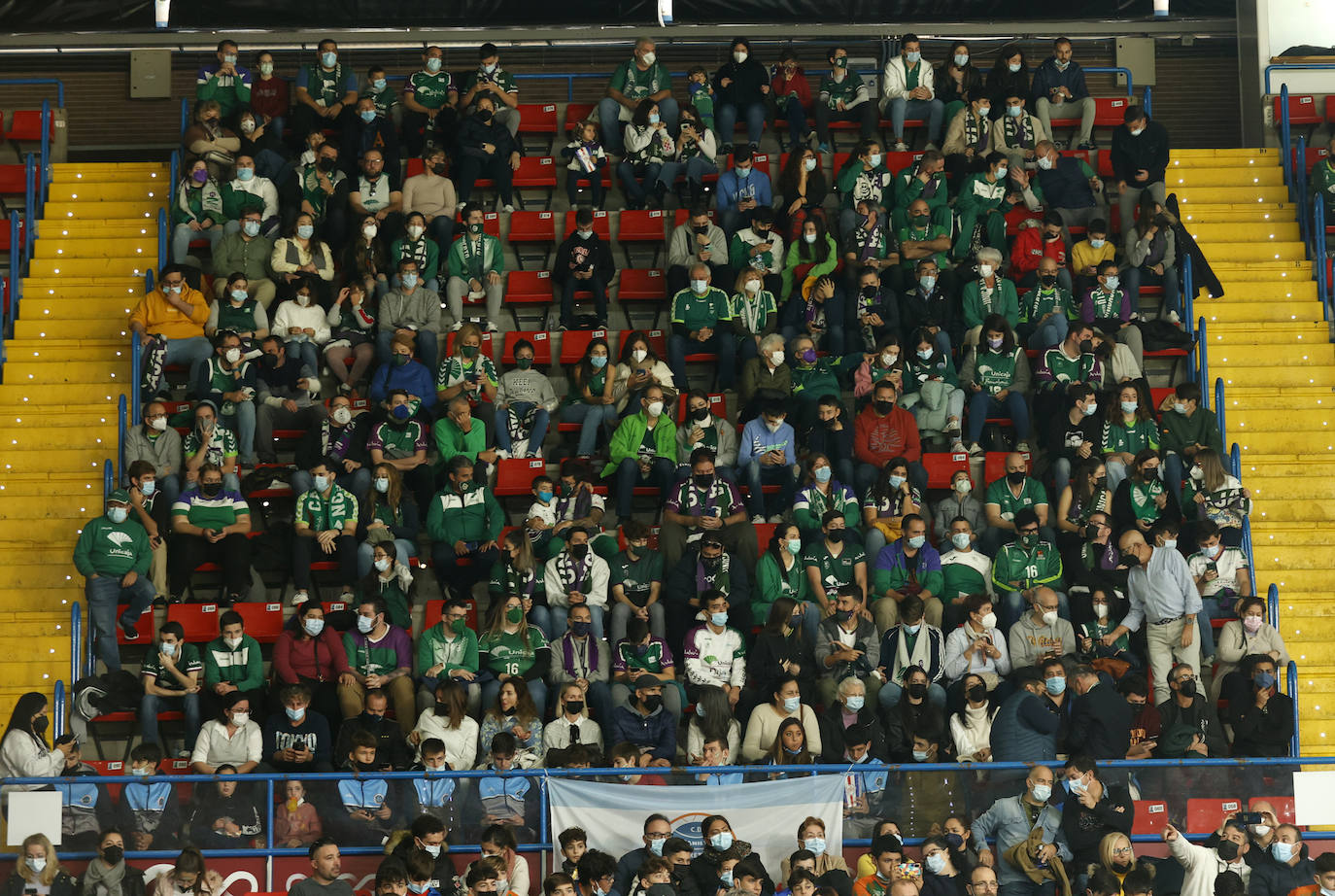 Las mejores imágenes del partido disputado este domingo en Coosur Betis y Unicaja