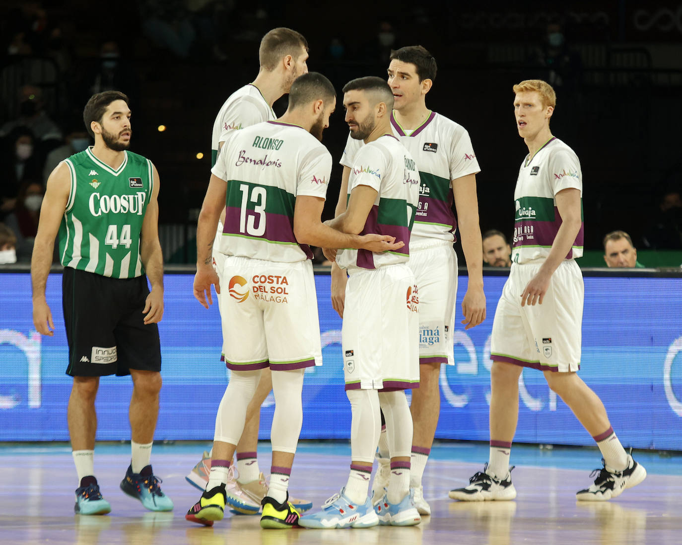 Las mejores imágenes del partido disputado este domingo en Coosur Betis y Unicaja