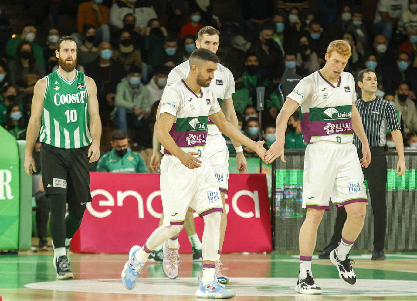 Las mejores imágenes del partido disputado este domingo en Coosur Betis y Unicaja