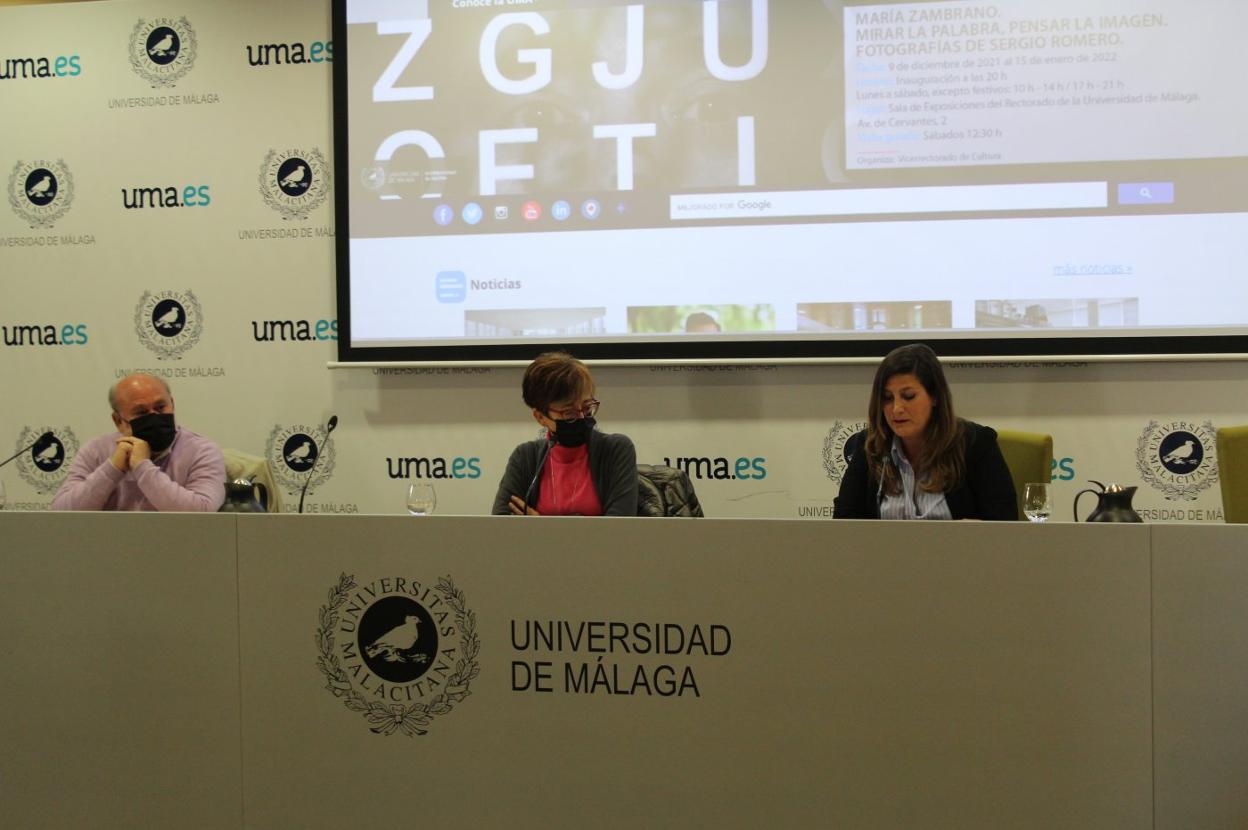 De izquierda a derecha, Miguel López Melero, Isabel Jiménez y Ana Cabrales. 
