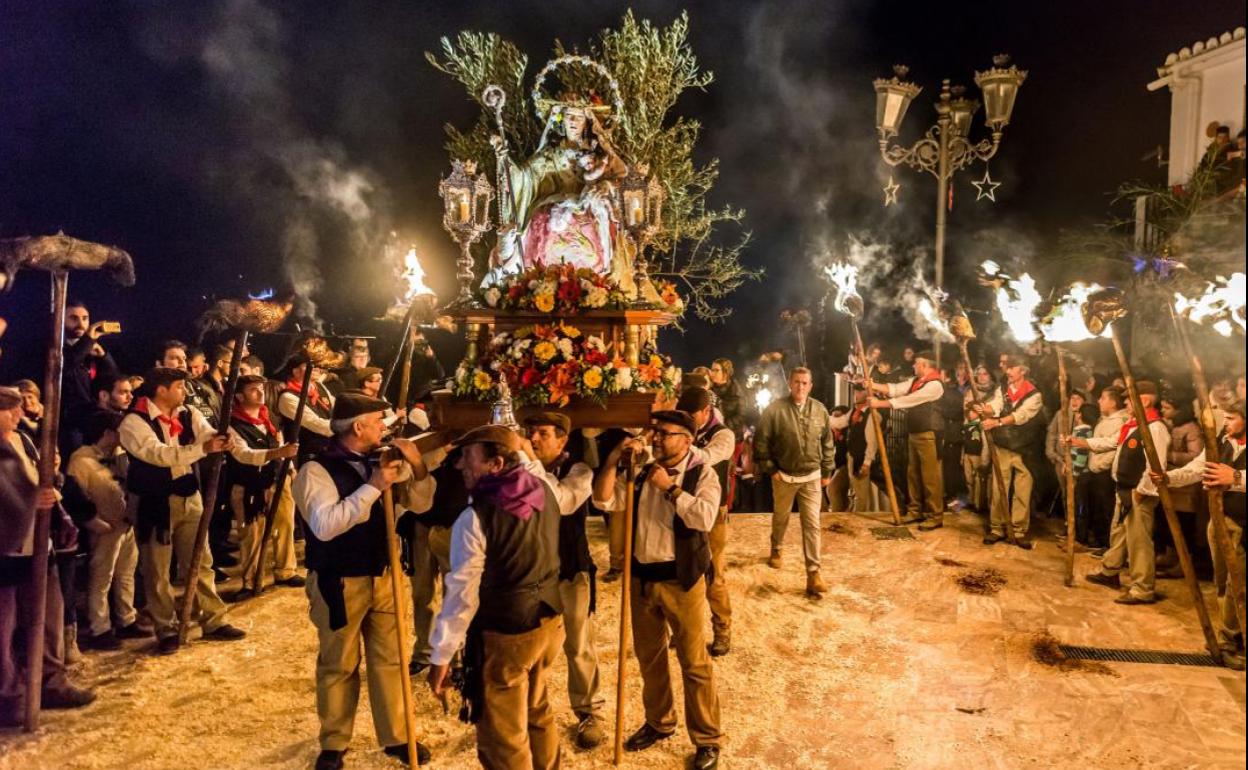 Procesión de la Virgen de los Rondeles en Casarabonela.