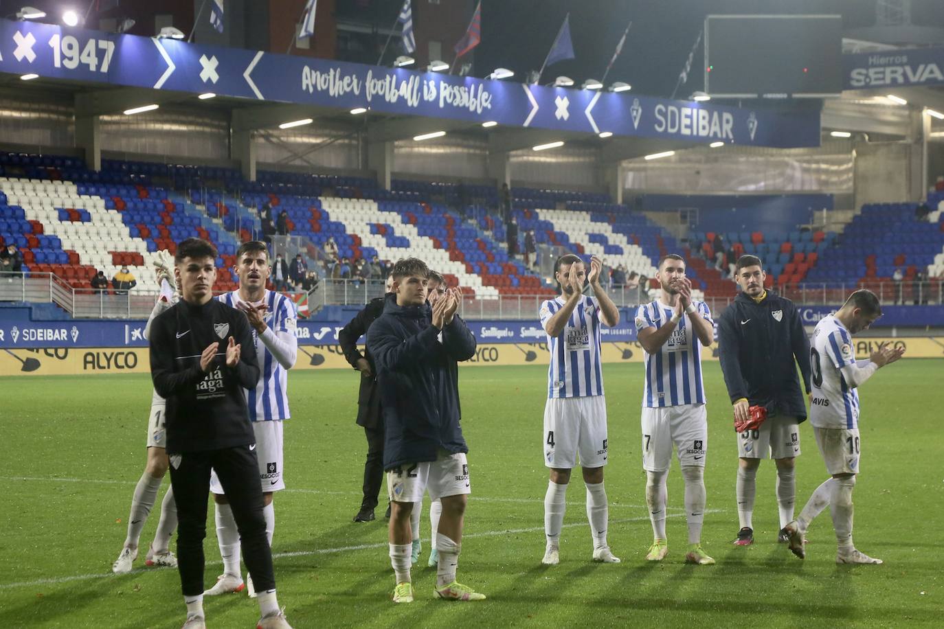 Fotos: El Málaga empata en el campo del Eibar (2-2)