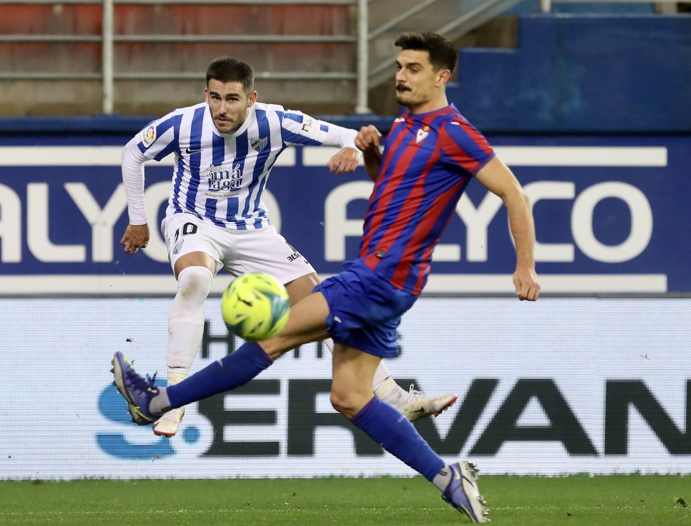 Fotos: El Málaga empata en el campo del Eibar (2-2)