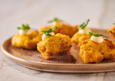 Imagen secundaria 1 - Casa Dani incluye en su carta desde arroces al estilo alicantino hasta fritura malagueña con boquerones victorianos o 'buñuelos de mi madre'.