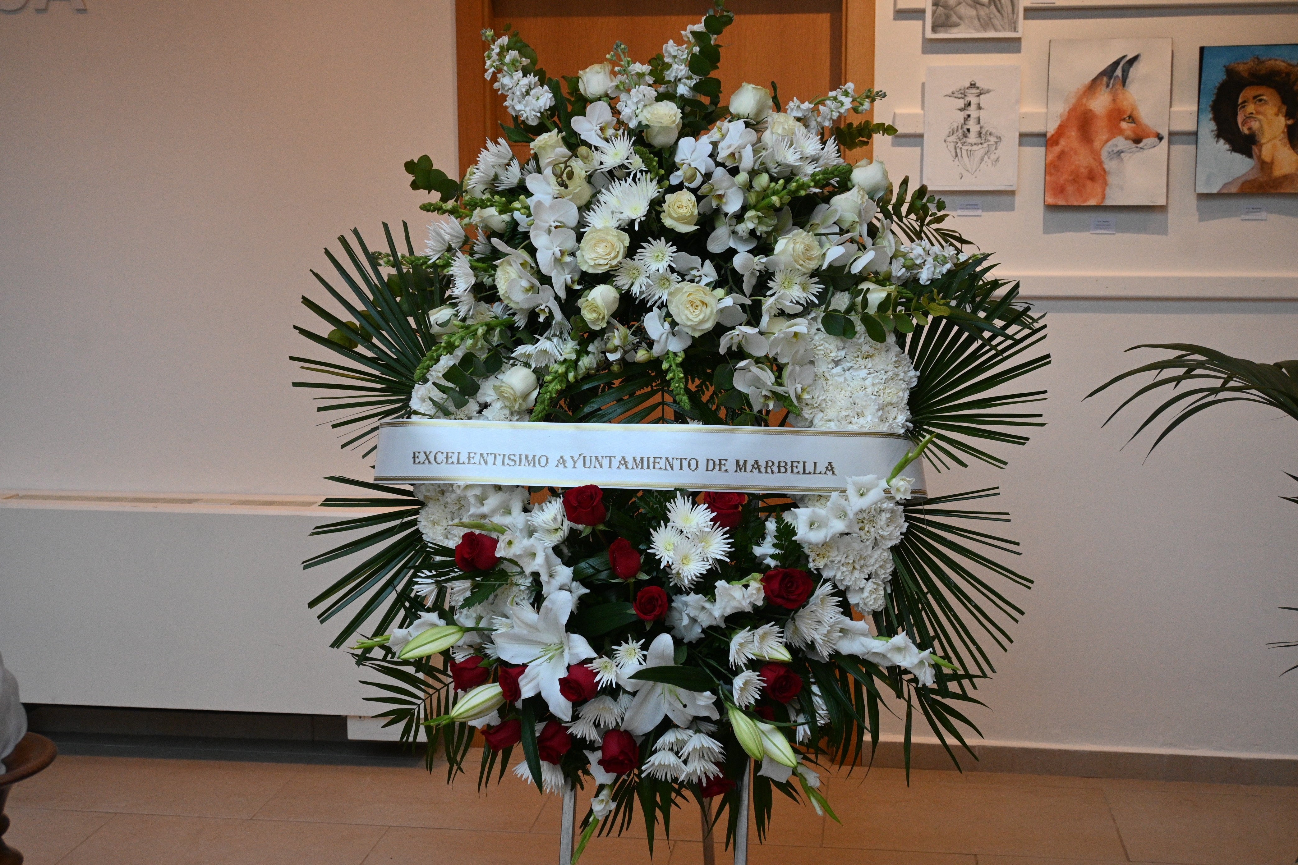 El féretro con los restos mortales del tenista permanecerán durante la jornada de este domingo en la capilla ardiente instalada en el centro ciudadano Hospital Real de la Misericordia, en pleno centro de la localidad de adopción de la leyenda del deporte español.