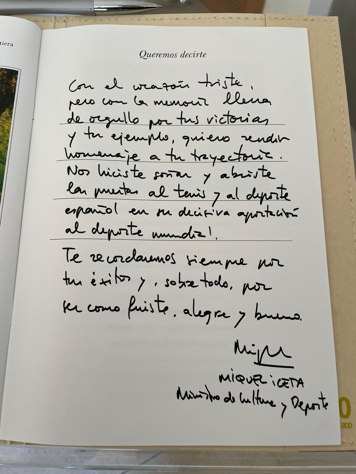 Despedida por escrito de Miquel Iceta a Manolo Santana en el libro de firmas del duelo.