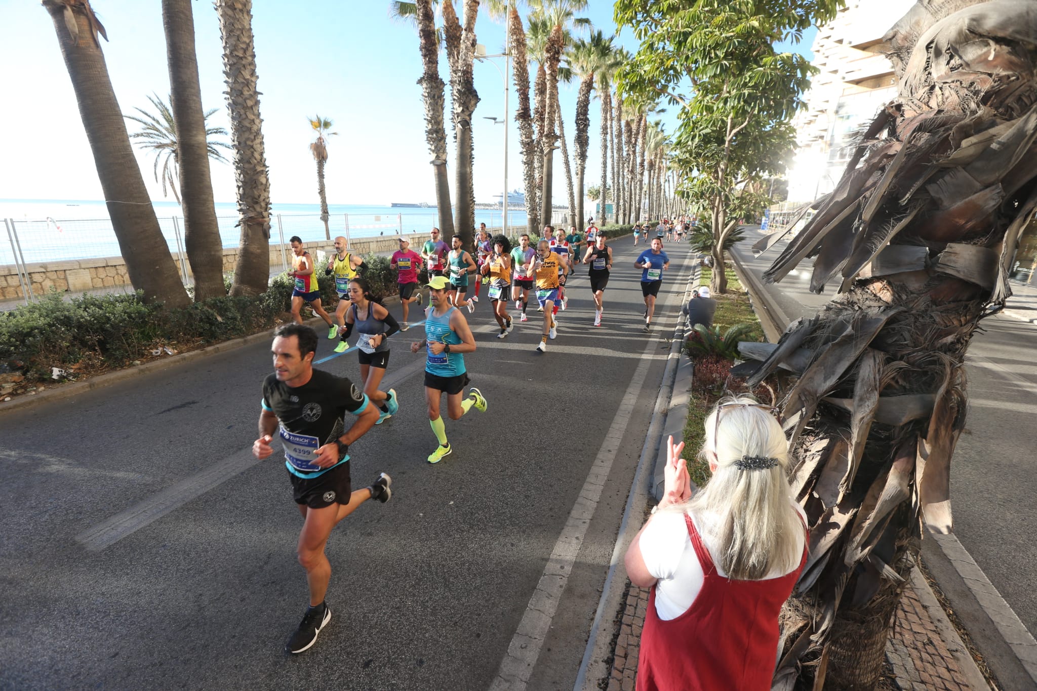 Cerca de 9.000 corredores participan en esta prueba que incluye también una media maratón, con 4.700 atletas más