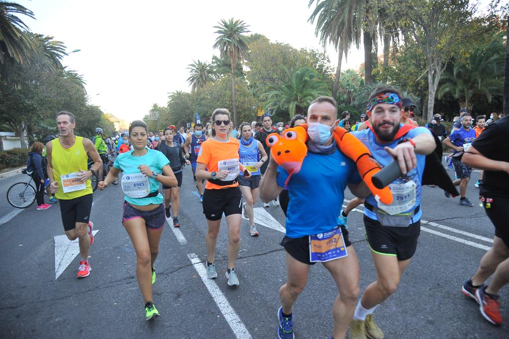 Cerca de 9.000 corredores participan en esta prueba que incluye también una media maratón, con 4.700 atletas más