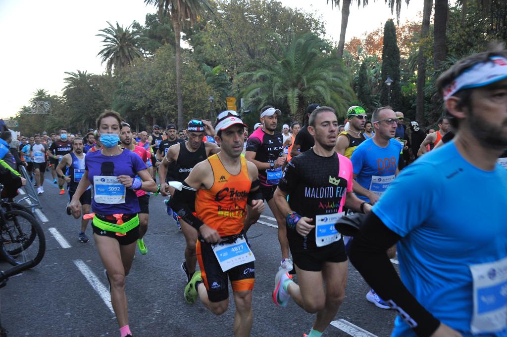 Cerca de 9.000 corredores participan en esta prueba que incluye también una media maratón, con 4.700 atletas más